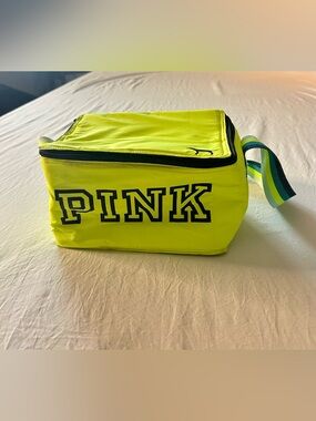 Victoria’s Secret PINK Insulated Lunch Bag – Neon Yellow